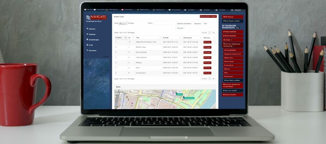 Bearbeitungsportal des NAVIGATE-Universums am Laptop: Stationsliste mit Karte und Menü zur Tourenverwaltung