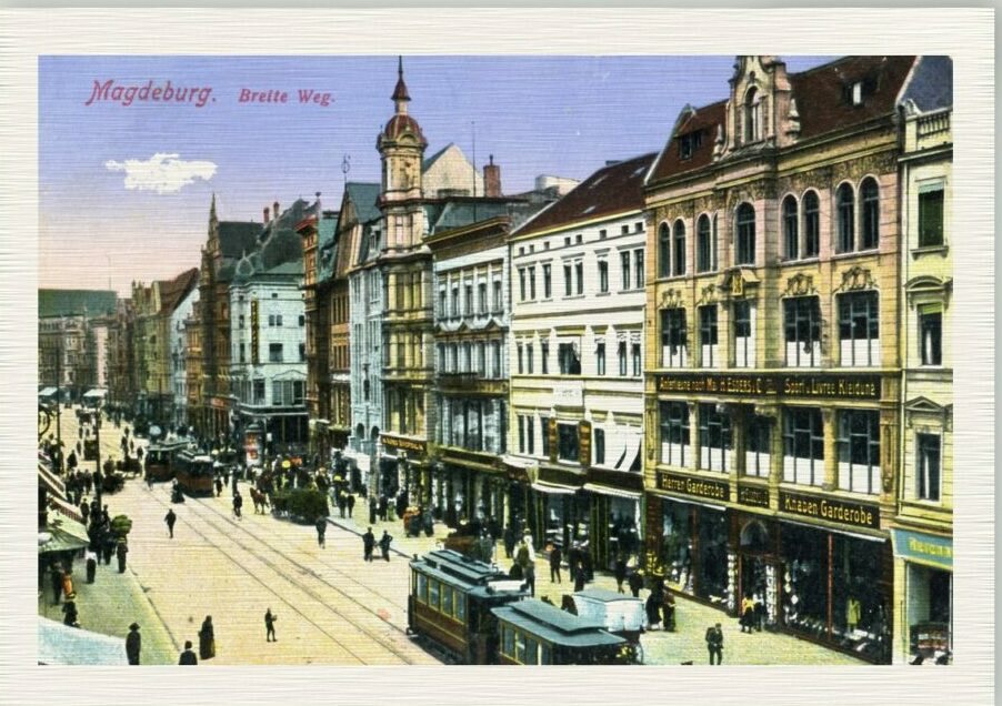 Historische Ansichtskarte: der Breite Weg in Magdeburg mit Straßenbahn und Geschäftshäusern