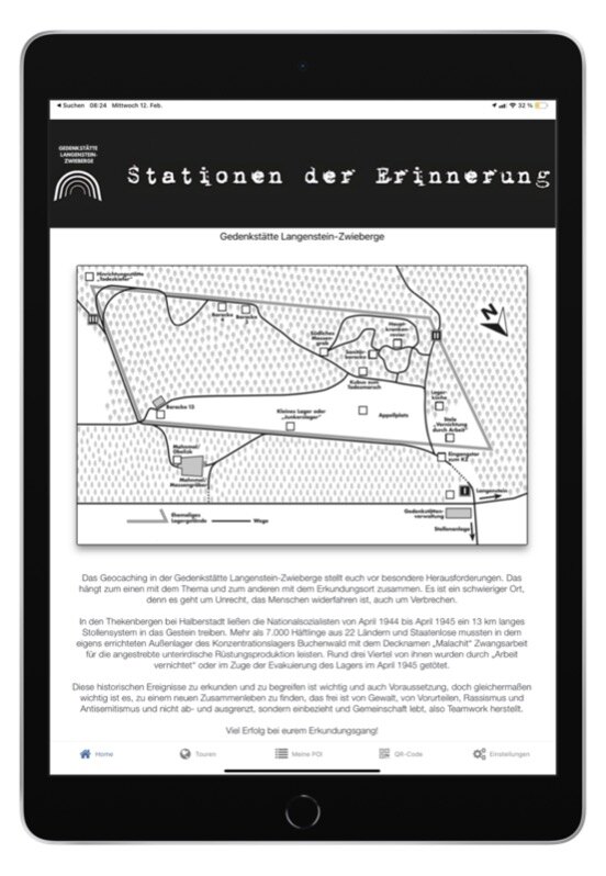 Tablet mit der App „Stationen der Erinnerung“ der Gedenkstätte Langenstein-Zwieberge: Lageplan und Einführungstext